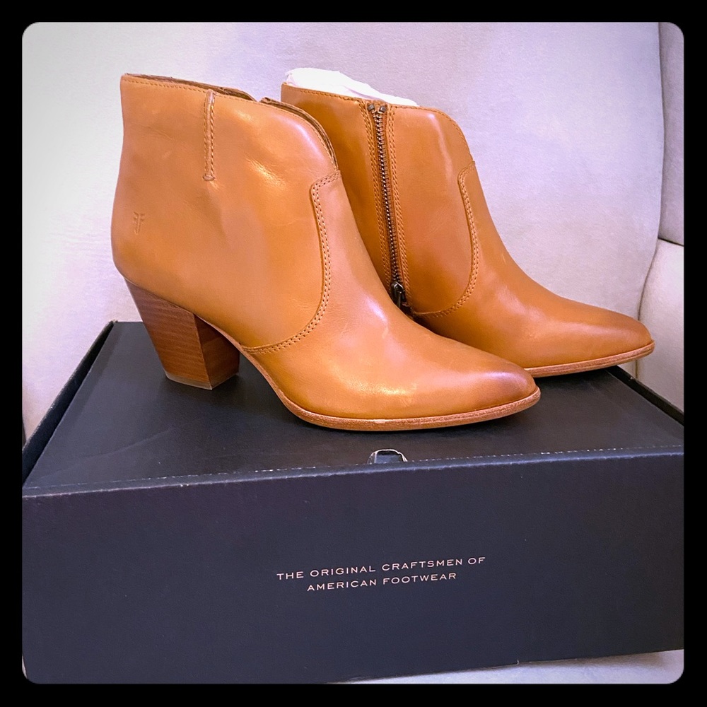 NIB Frye Jennifer Bootie